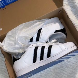 Adidas superstars NWT